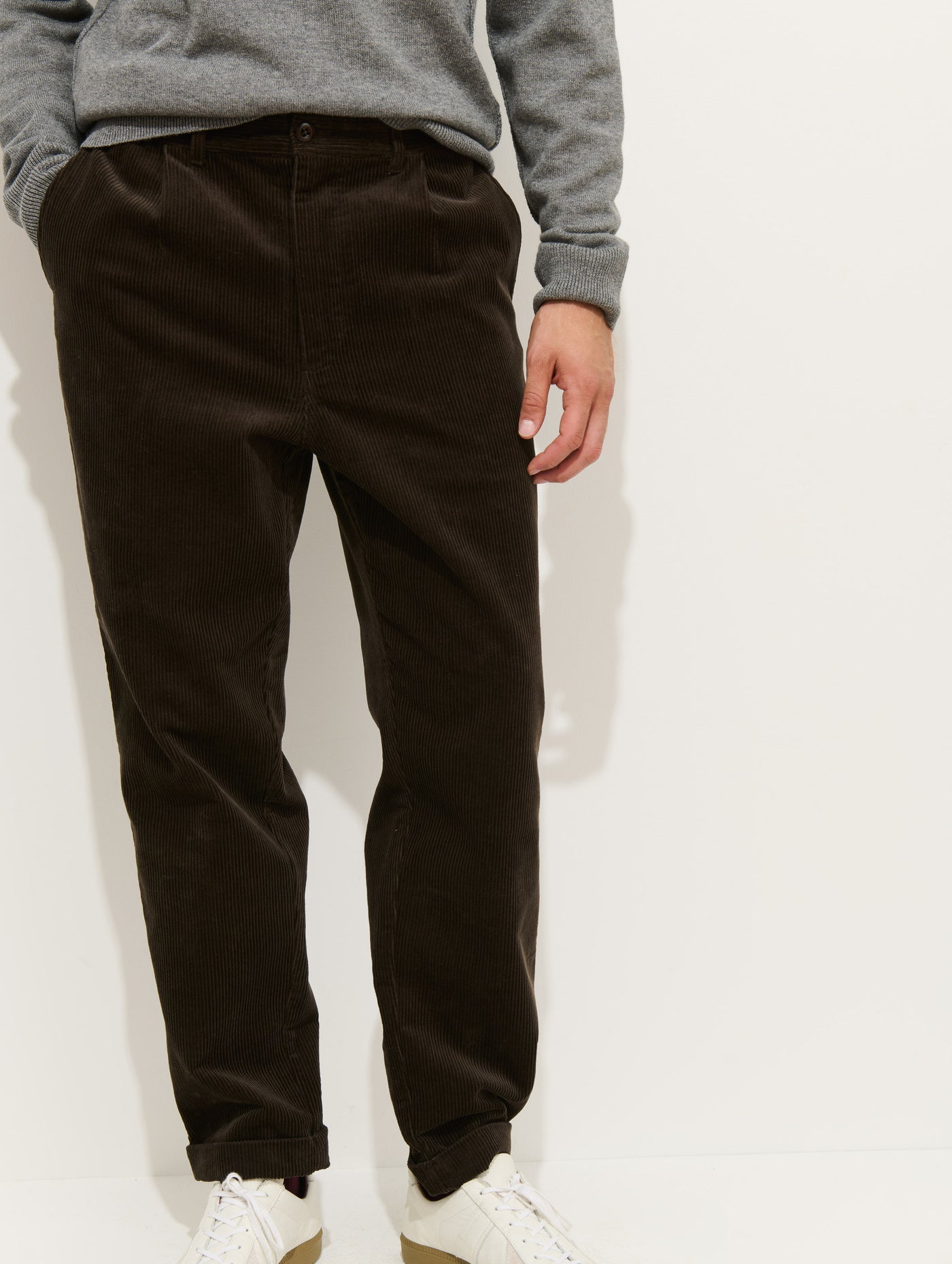 Standard Pleated Pant In Cord