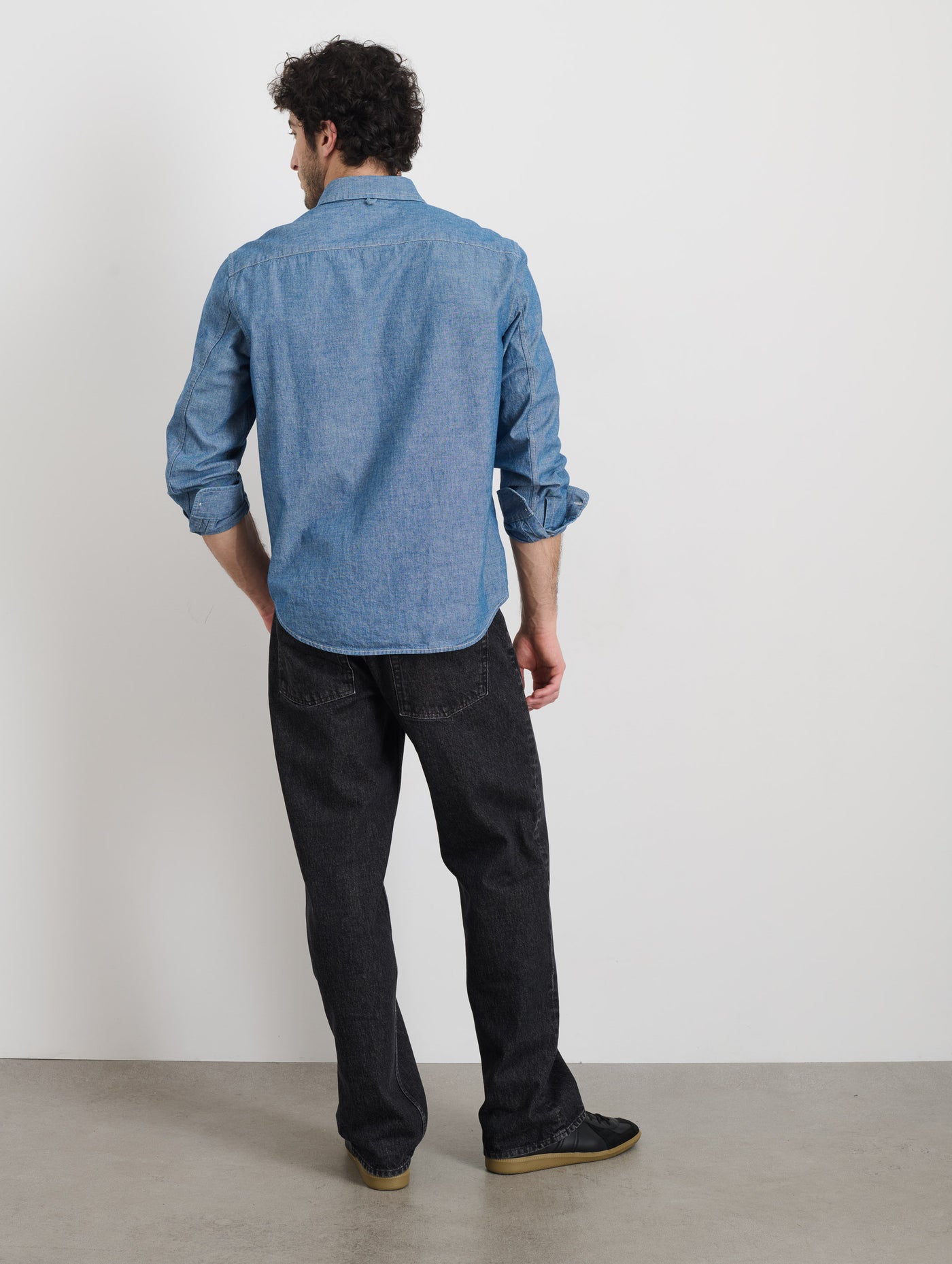 Mill Shirt in Washed Chambray