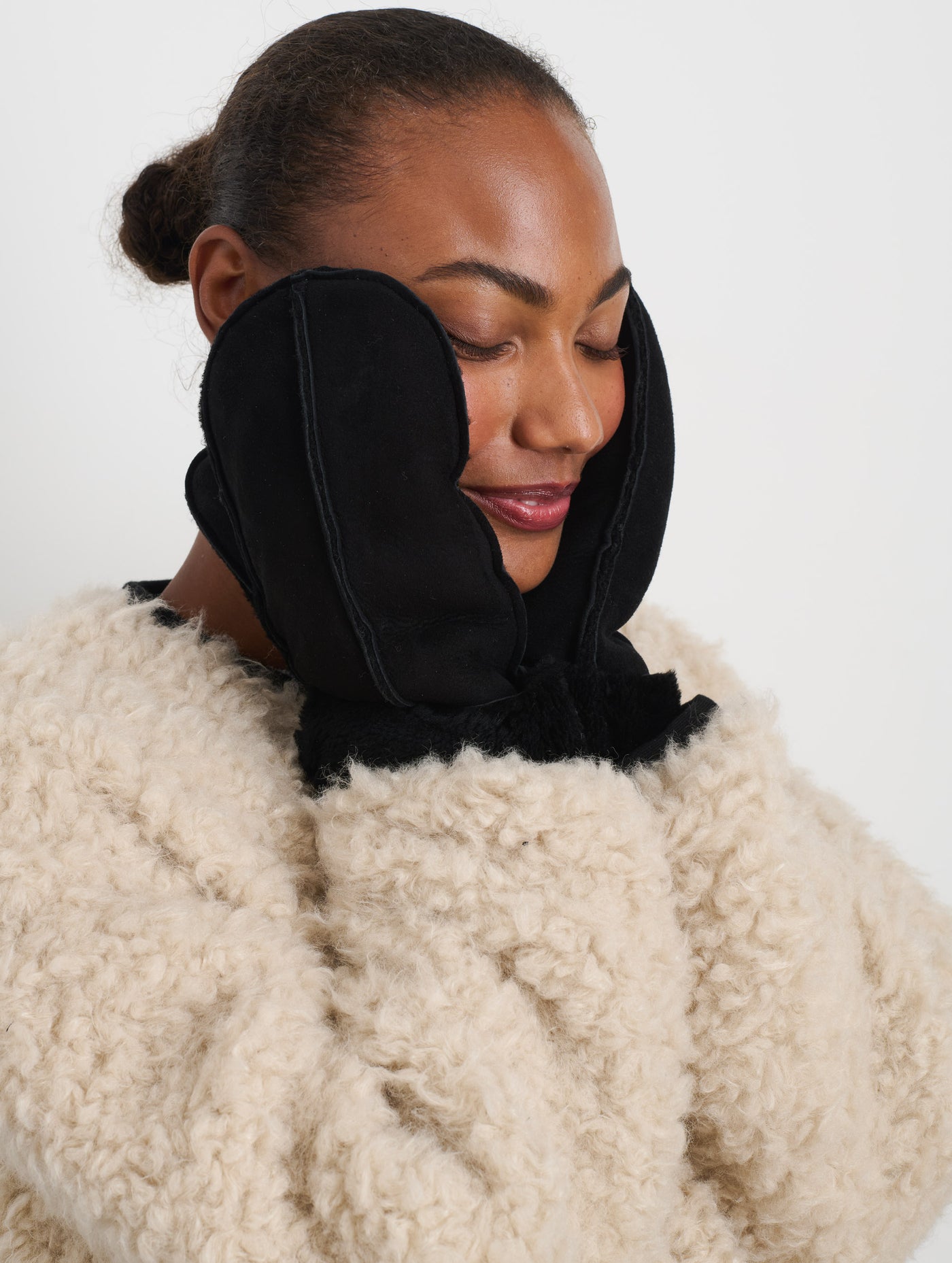 Owen Barry x Alex Mill Mittens In Suede Shearling