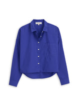 Cropped Jo Shirt In Cotton Poplin In Royale Blue