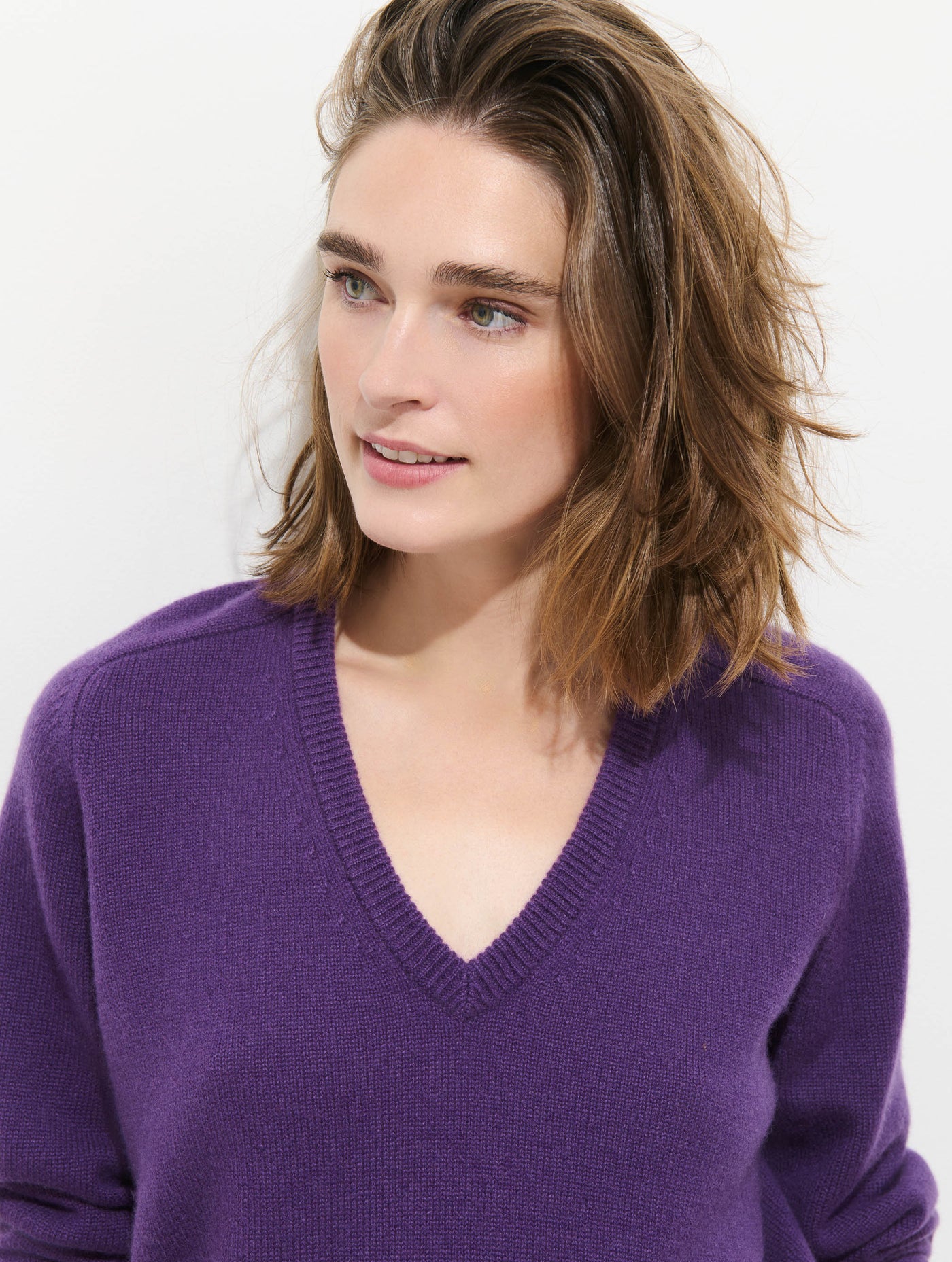 Montmartre V Neck Sweater in Cashmere