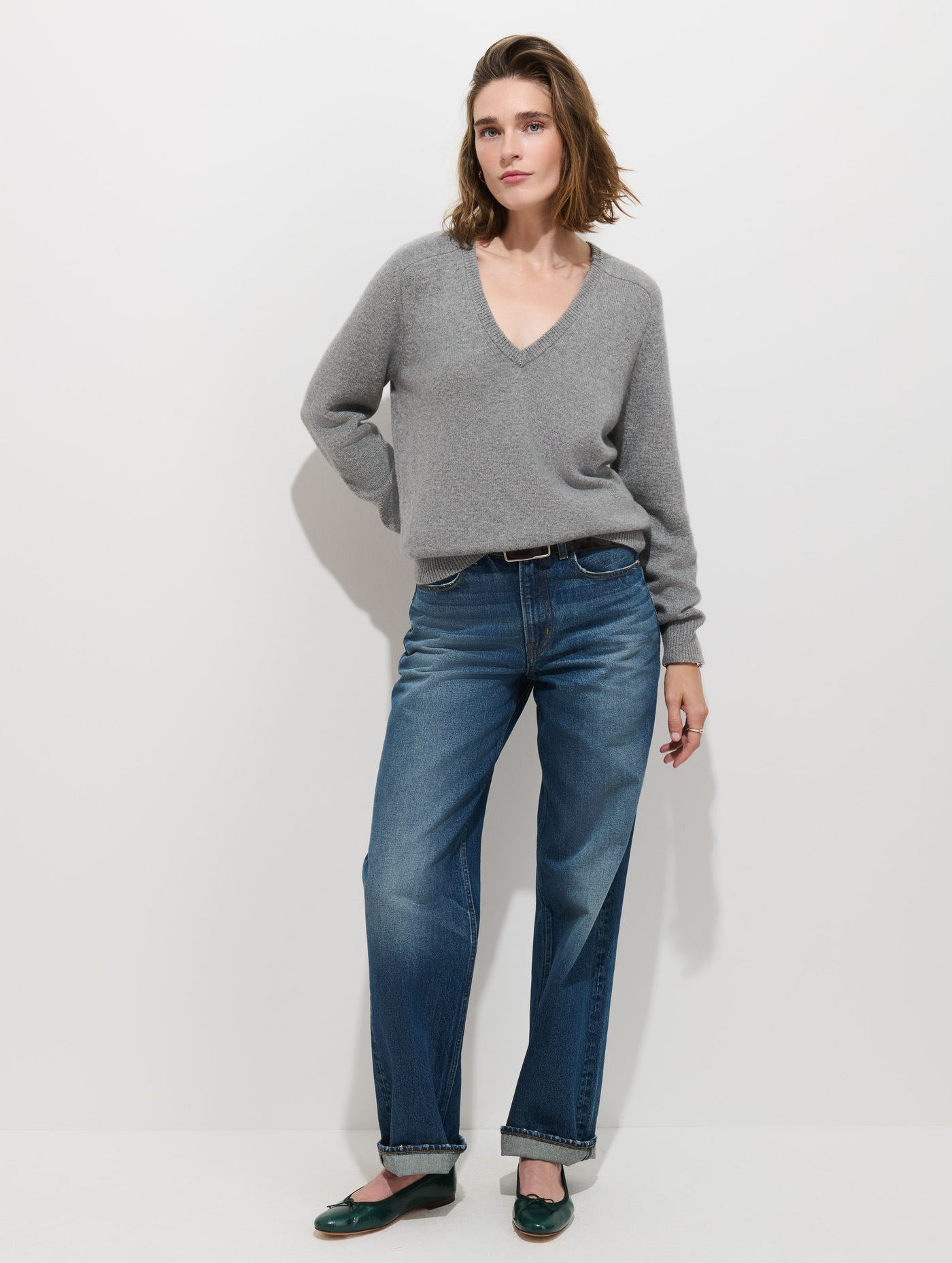Montmartre V Neck Sweater in Cashmere